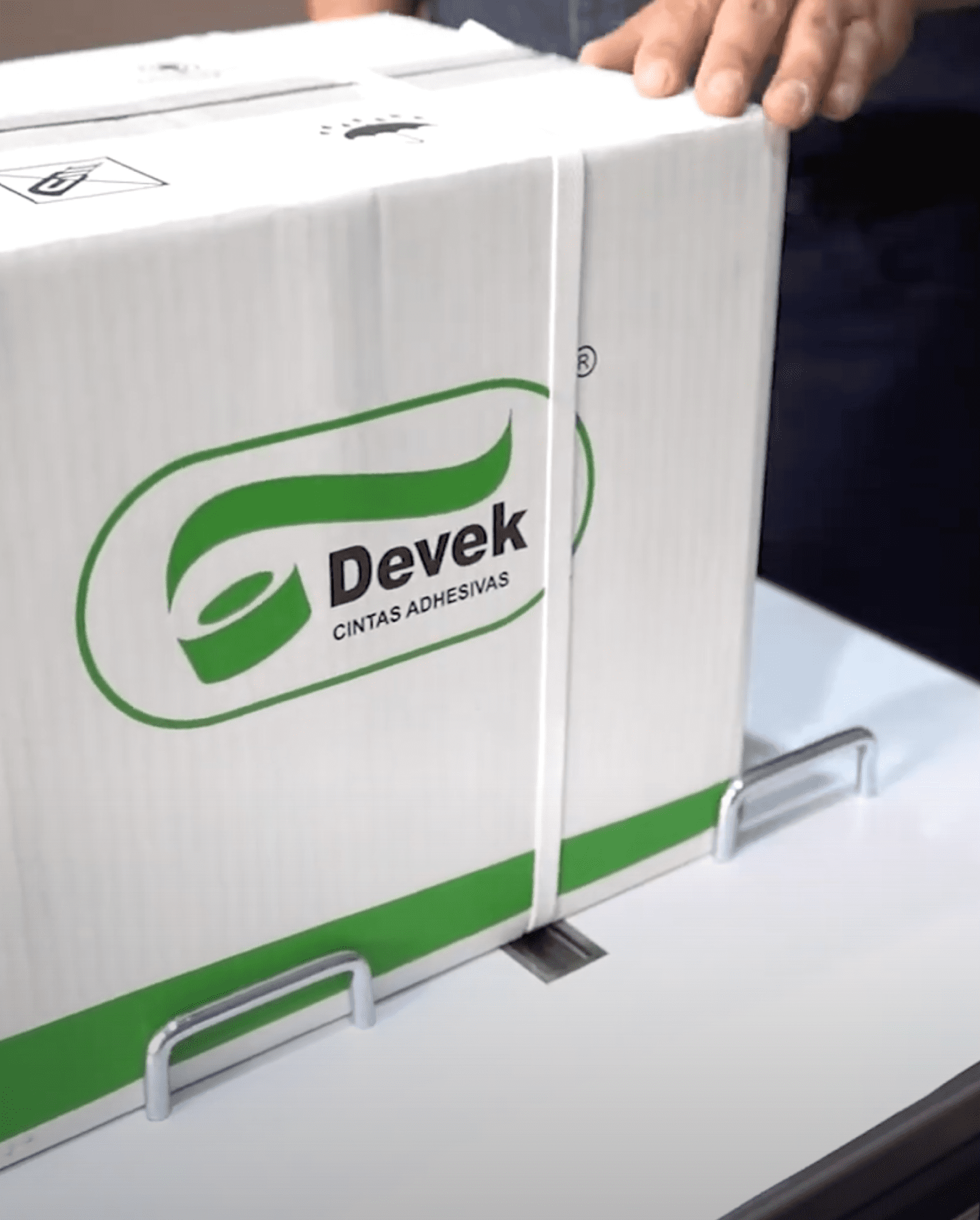 5. Flejadora Semiautomatica Plus PL20 - Equipo en accion.png